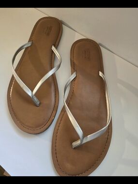 Leather Footbed Flip Flop Sandals with Metallic Silver Straps